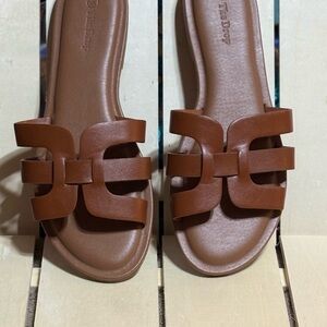 The Drop Women's Brown Slide Sandals with Interlocking Strap